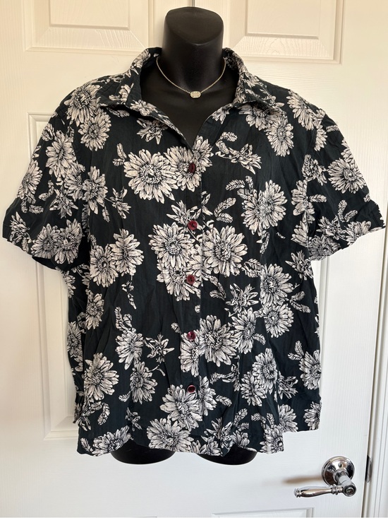 Erika Tops - Erika Dark Green & White Sunflower Button Up with Red Buttons